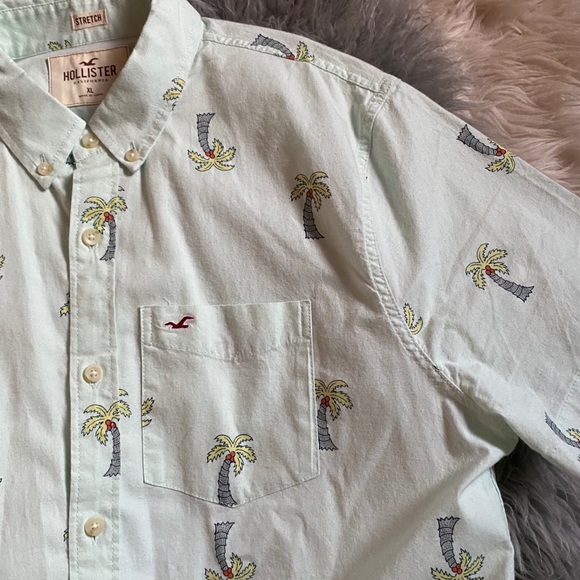 Hollister Short Sleeve Button Down Shirt - Picture 3 of 10